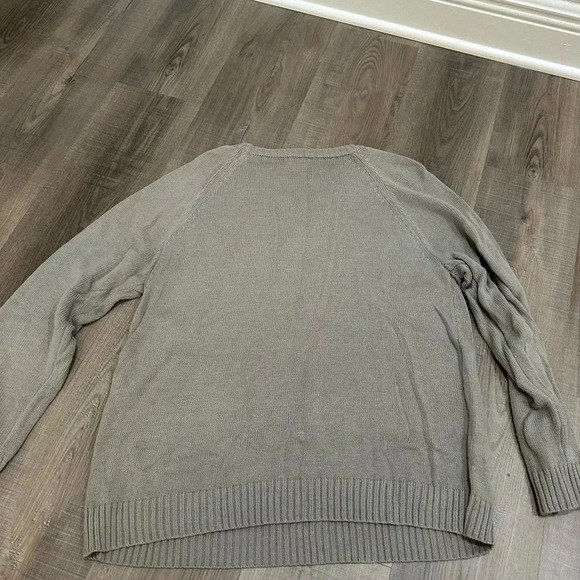 Pink lily sweater and shirt bundle - Picture 4 of 11